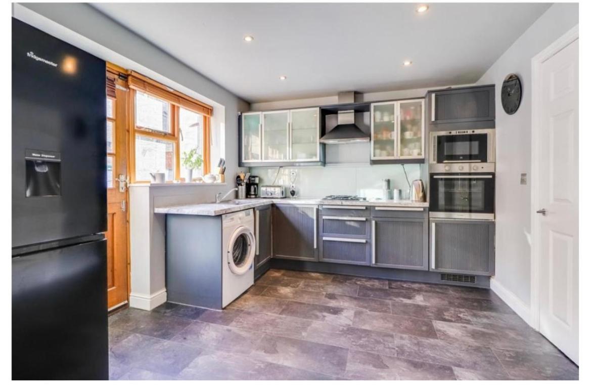 Villa House Of Kaima - 6 Bed Detached Dewsbury Exterior foto